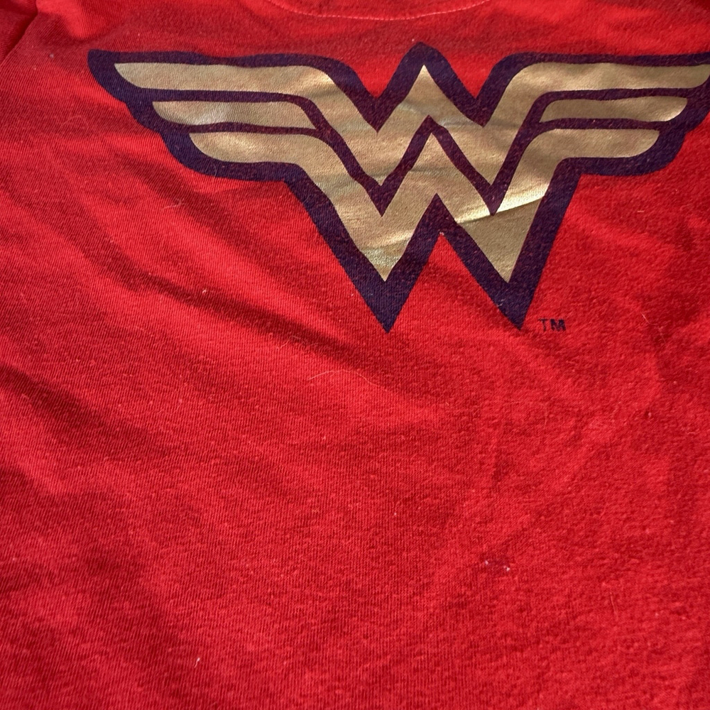 Wonder Woman Kids T-Shirt - Red with Gold Logo - Youth Size M - Picture 2 of 3